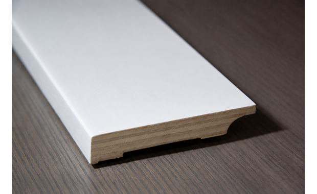 Hardhouten plinten