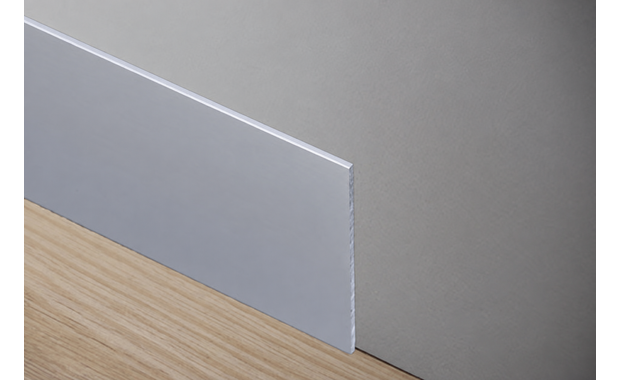 Aluminium plinten